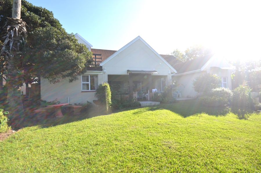 To Let 5 Bedroom Property for Rent in Kidds Beach Eastern Cape